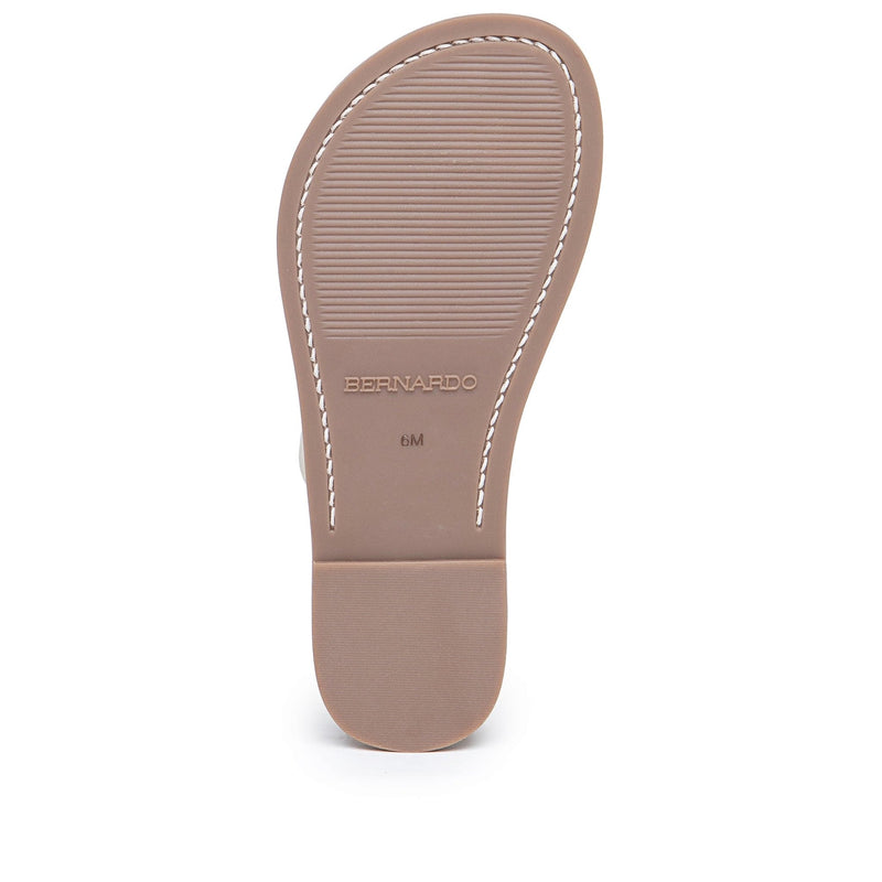 Sandalias Planas Bernardo Leia Thong Mujer Dorados | MEW4344ZS